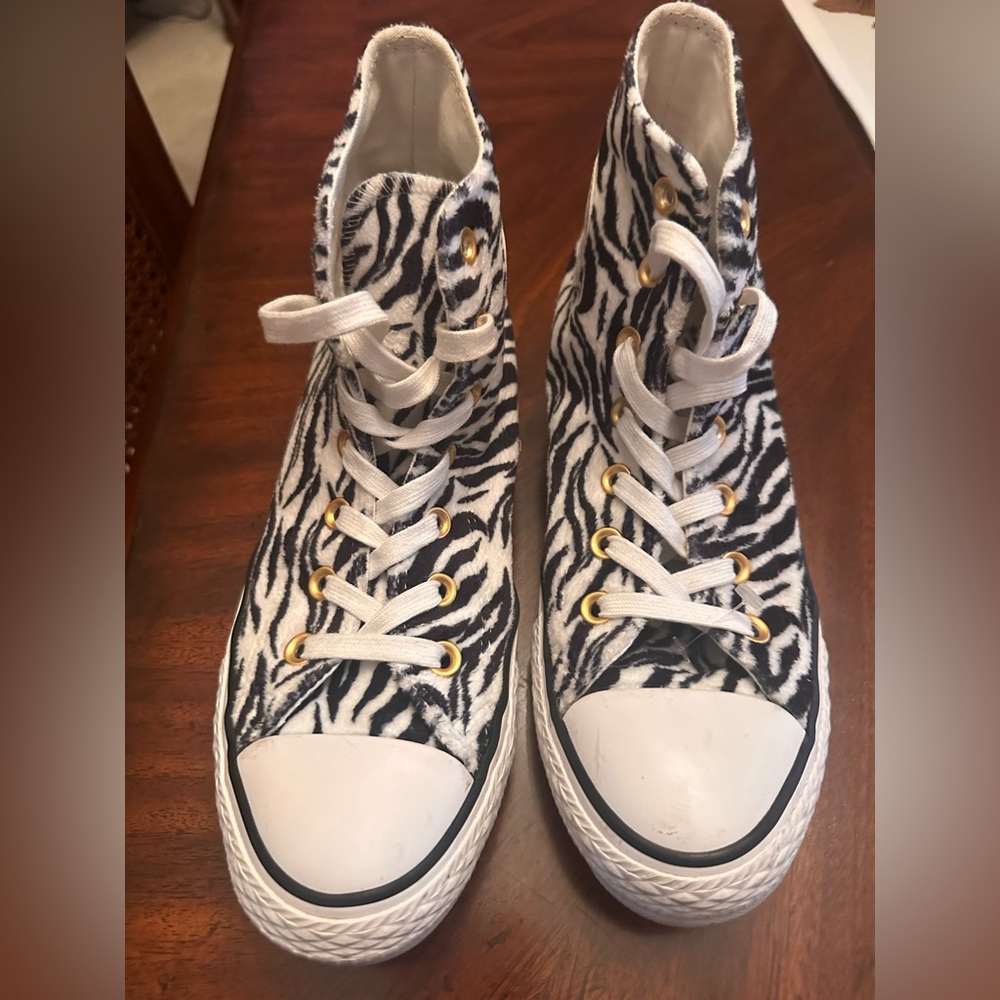 CONVERSE All Stars Zebra High Top Sneakers M6/W 8